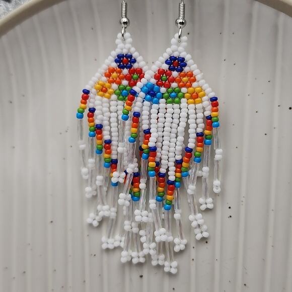 White Retro Floral Beaded Earrings - Picture 2 of 5